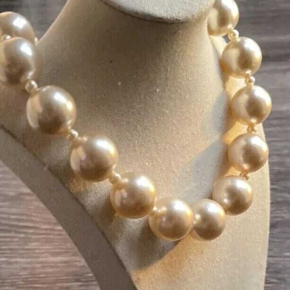 Vintage Large Faux Pearl White Large Bead Strand 19” Women’s Choker Necklace